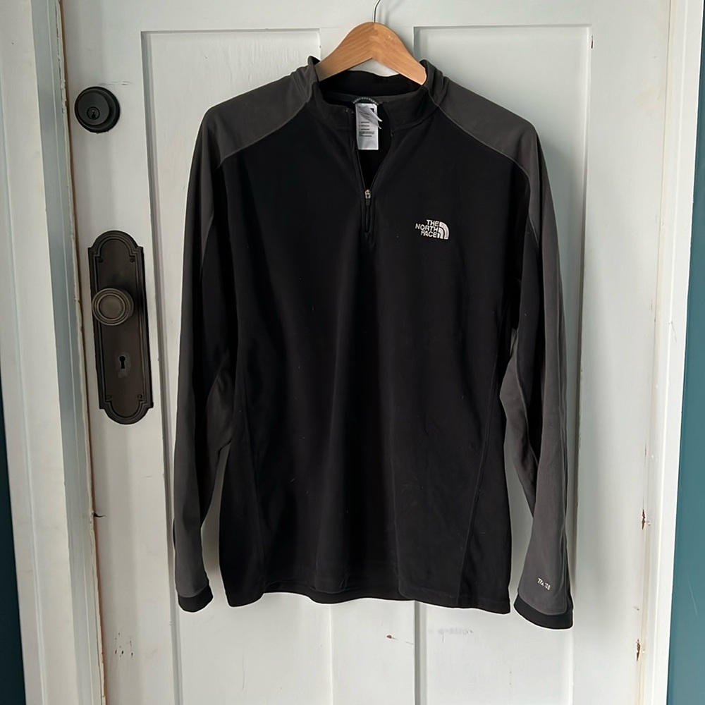 The North Faces Men’s Fleece Quarter Zip